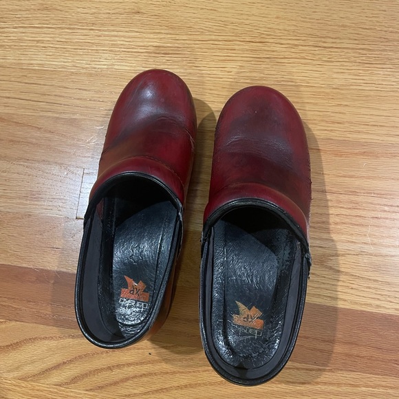 Dansko XL Burgundy Leather Clogs Size 39 - Picture 1 of 8